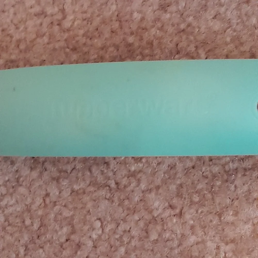 Tupperware cut serve